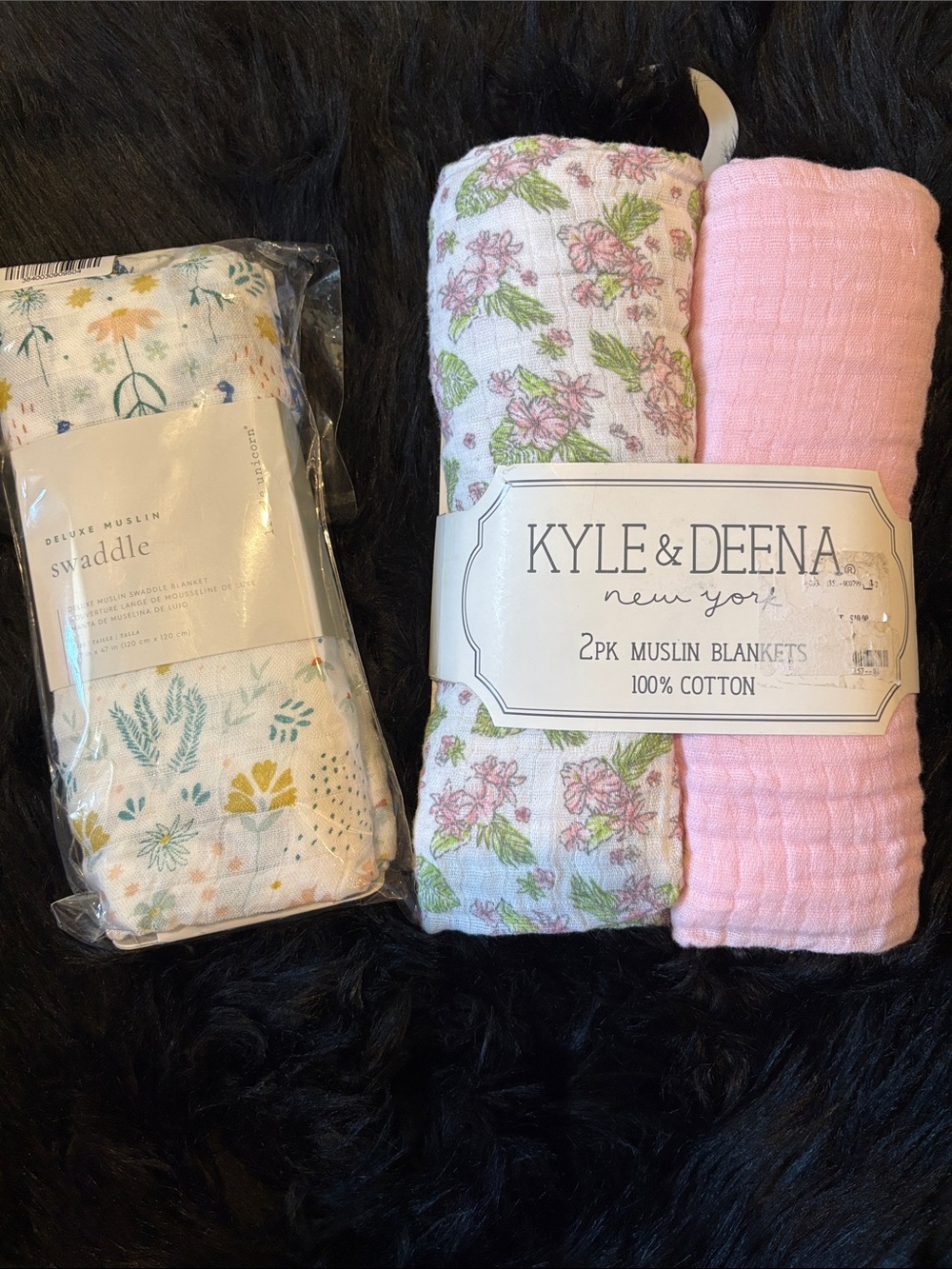 Little Unicorn Deluxe Muslin Swaddle & Kyle & Deena 2 pk Muslin blankets